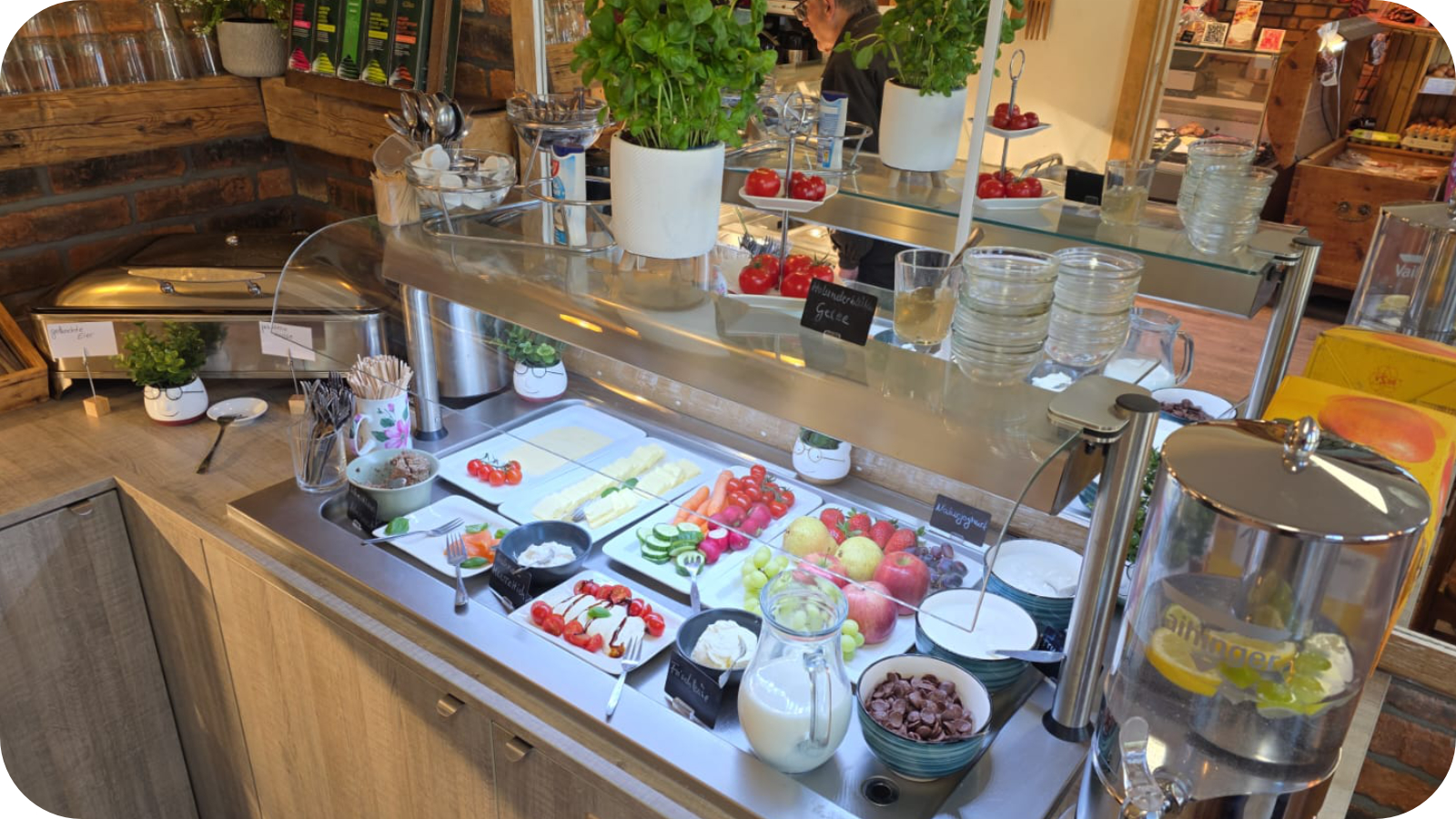 Beispiel Frühstücksbuffet im Imbiss Klützer Landschlachterei